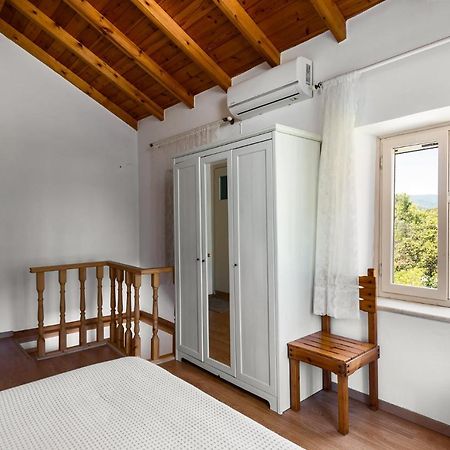Traditional Rustic Maisonette By Konnect アギオス・イオアニス・ペリステリオン エクステリア 写真