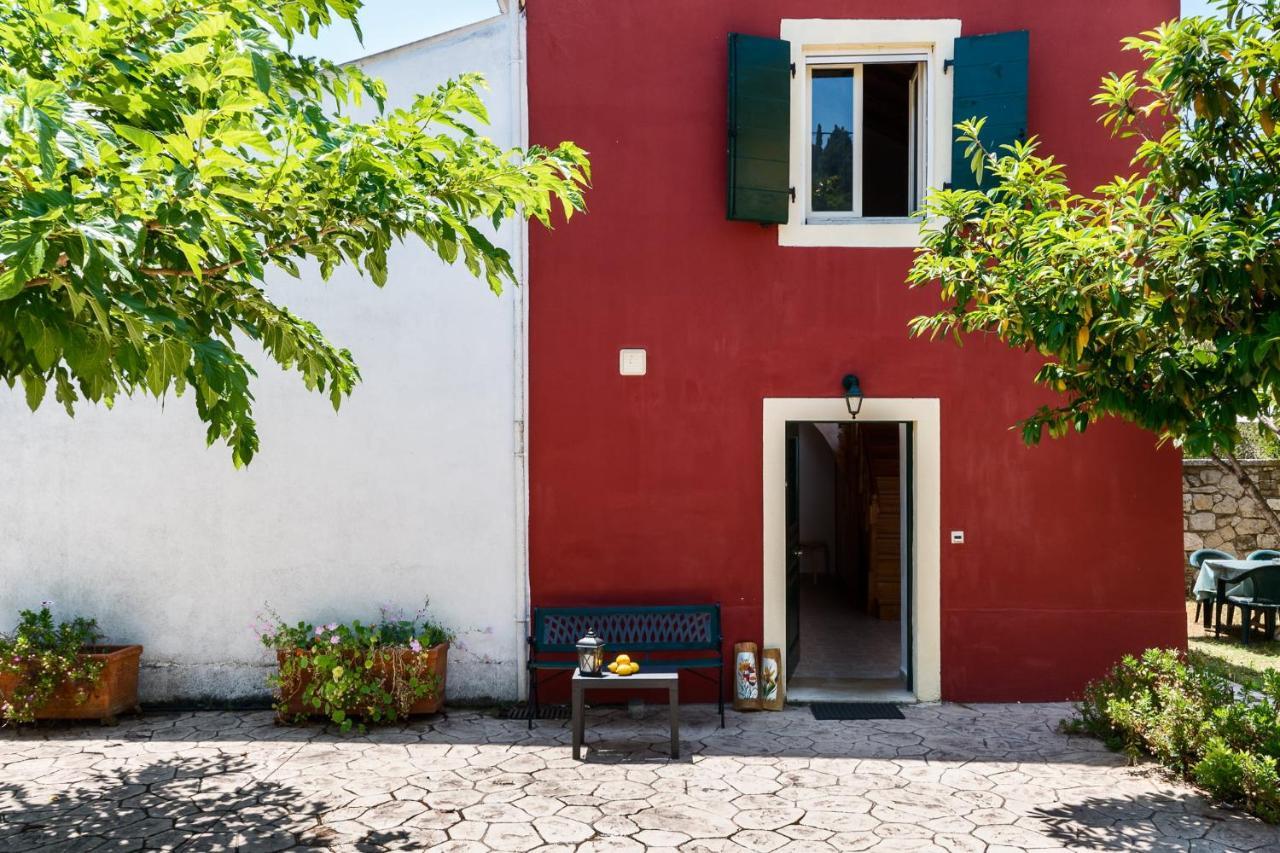 Traditional Rustic Maisonette By Konnect アギオス・イオアニス・ペリステリオン エクステリア 写真