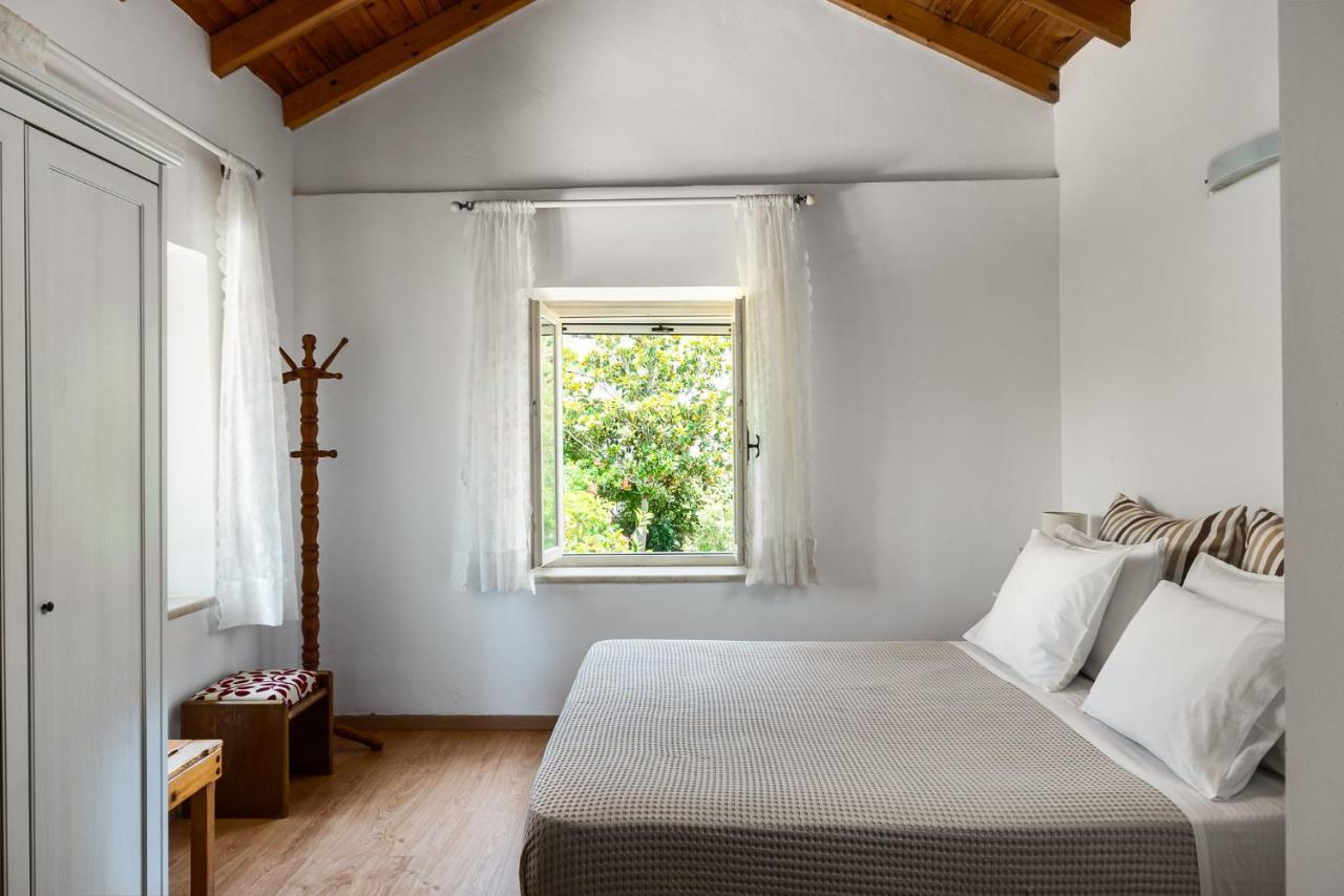 Traditional Rustic Maisonette By Konnect アギオス・イオアニス・ペリステリオン エクステリア 写真