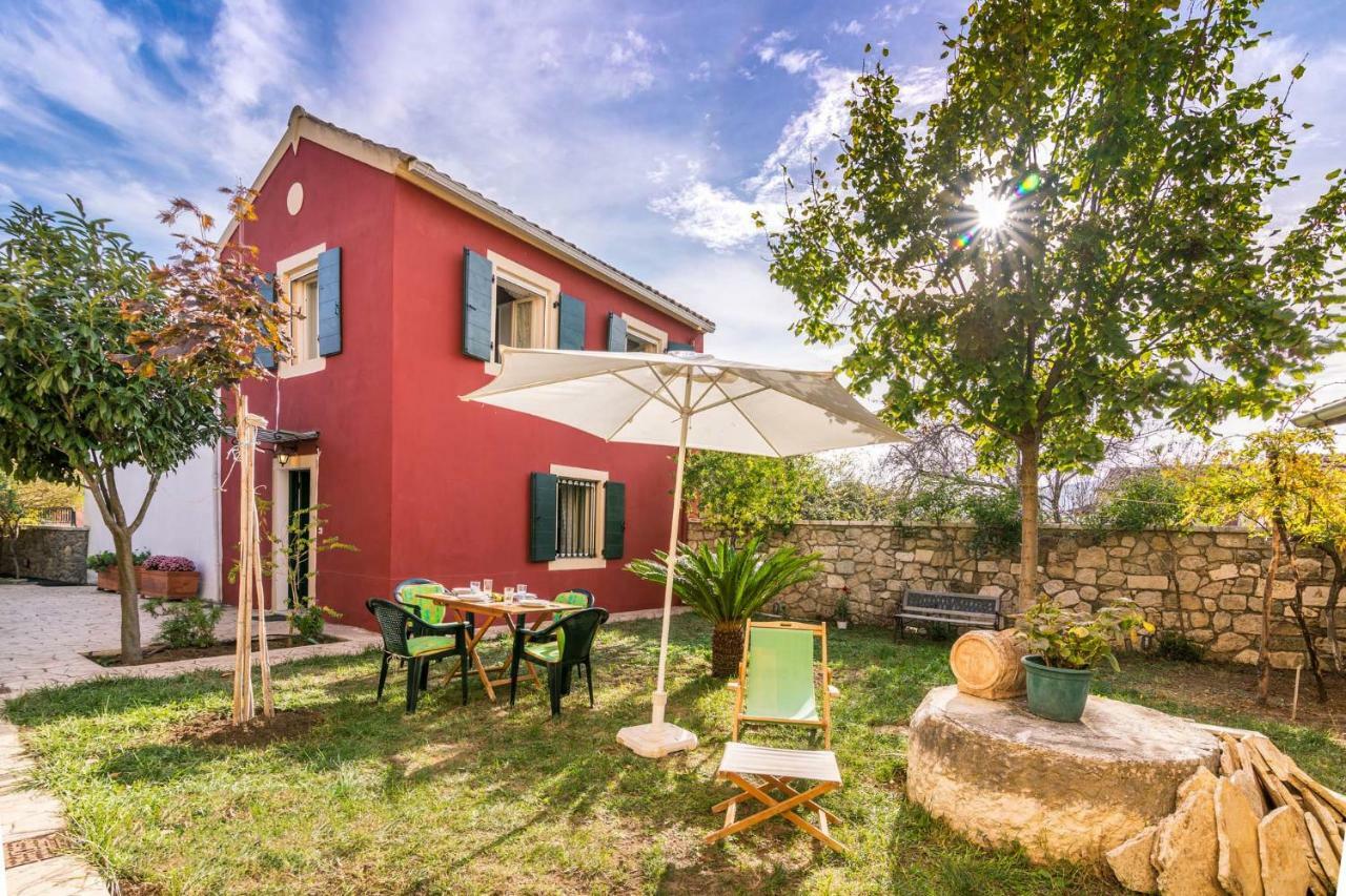 Traditional Rustic Maisonette By Konnect アギオス・イオアニス・ペリステリオン エクステリア 写真