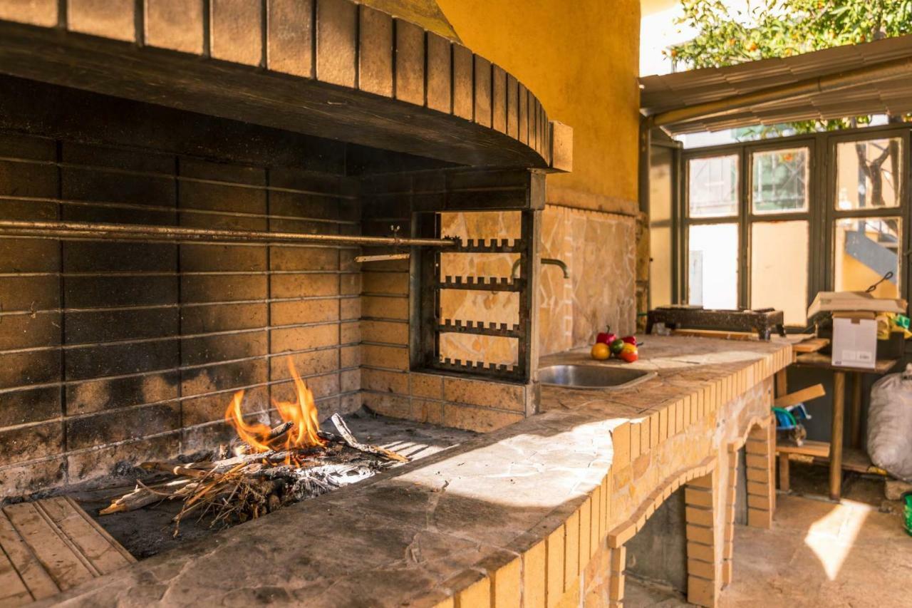 Traditional Rustic Maisonette By Konnect アギオス・イオアニス・ペリステリオン エクステリア 写真